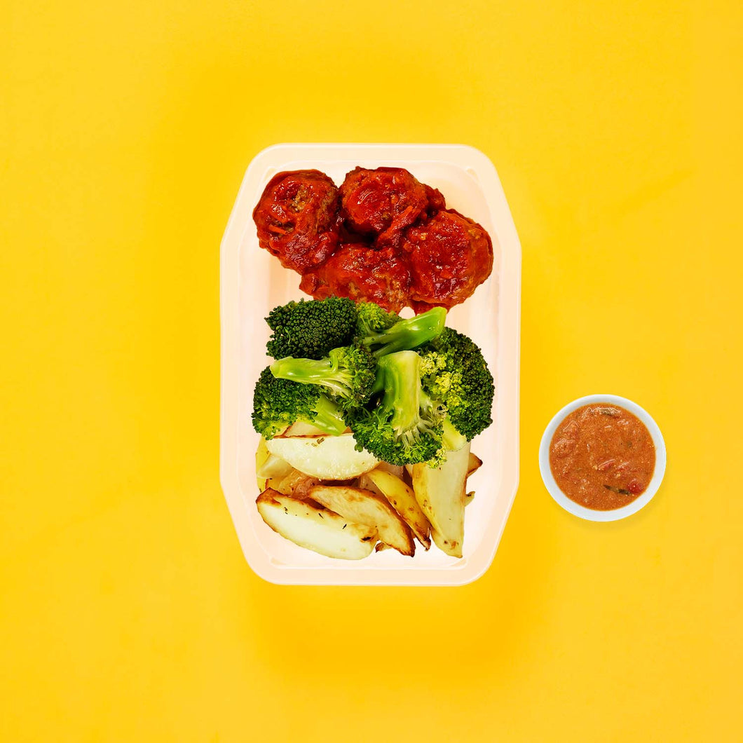 150g Beef Meatballs 100g Broccoli 100g Roast Chat Potato Thai Red Curry