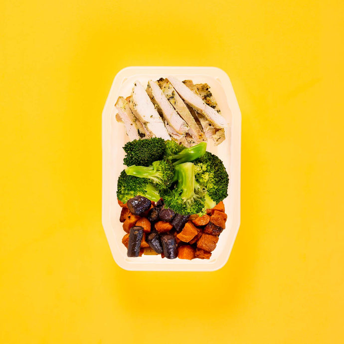 150g Garlic Herb Chicken Breast 100g Broccoli 100g Tri Baked Carrots