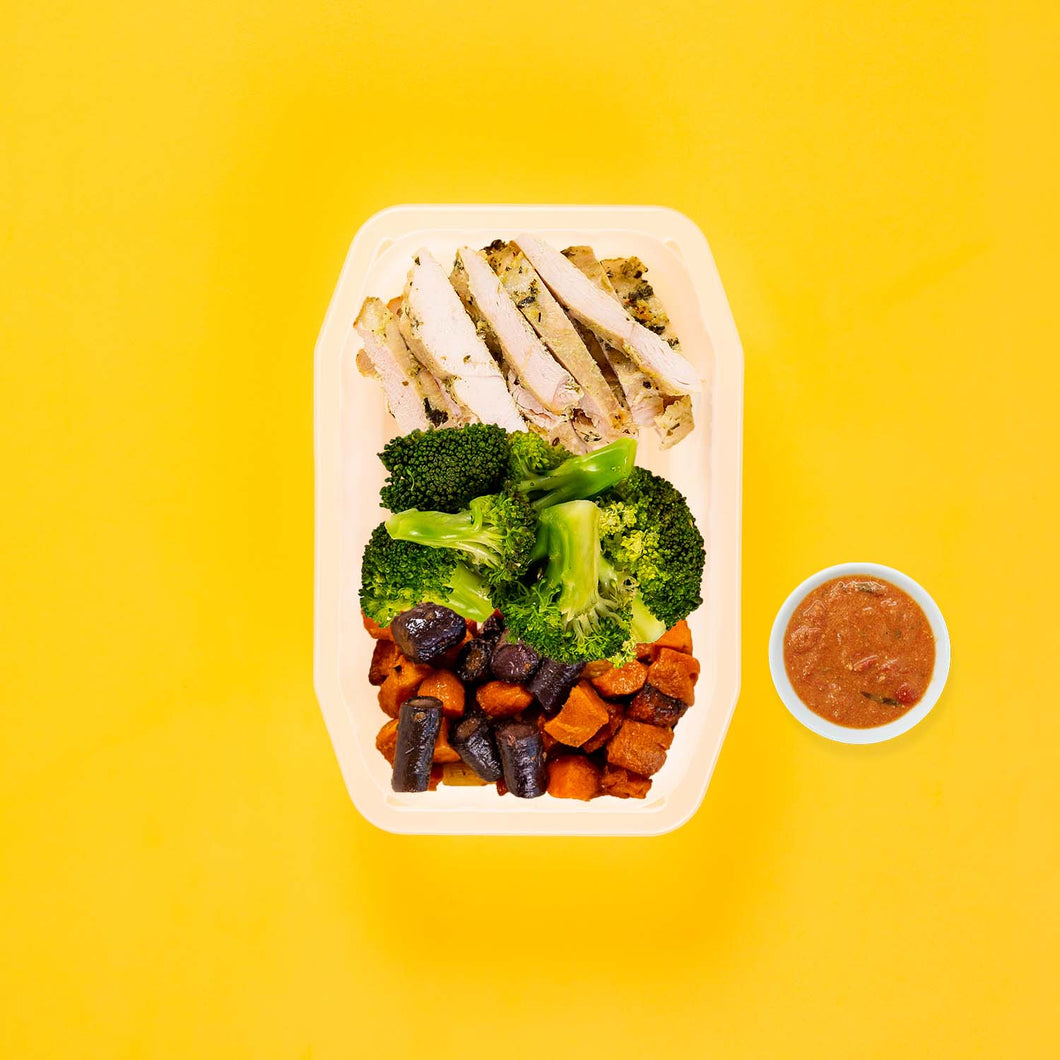 150g Garlic Herb Chicken Breast 100g Broccoli 100g Tri Baked Carrots Thai Red Curry